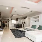 Oceanfront 3br Penthouse Luxury & Views In *