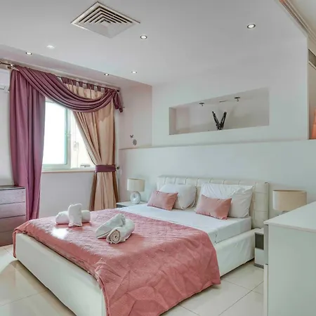 Oceanfront 3br Penthouse Luxury & Views In Sliema