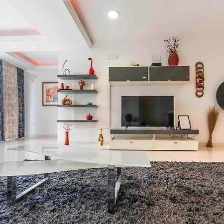 Oceanfront 3br Penthouse Luxury & Views In Lejlighed