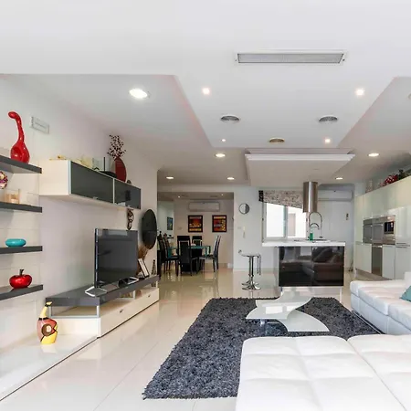 Oceanfront 3br Penthouse Luxury & Views In