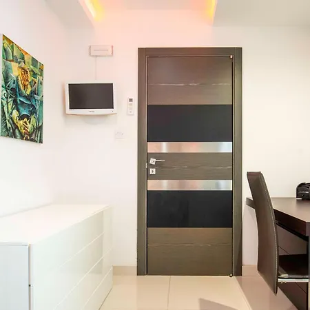 Oceanfront 3br Penthouse Luxury & Views In Sliema