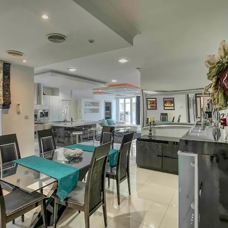 Oceanfront 3br Penthouse Luxury & Views In