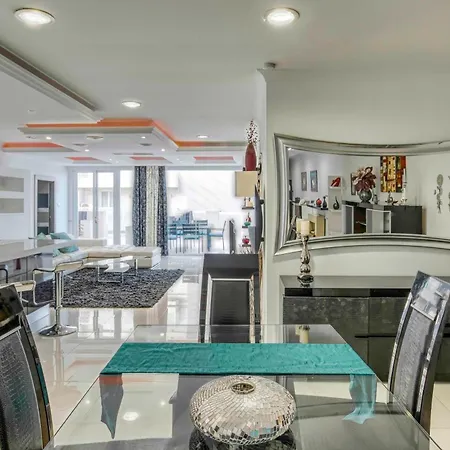 Oceanfront 3br Penthouse Luxury & Views In Sliema