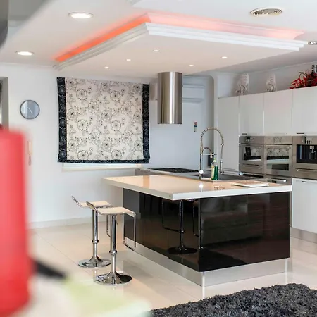 Oceanfront 3br Penthouse Luxury & Views In *