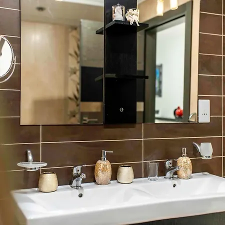 Oceanfront 3br Penthouse Luxury & Views In Апартаменты Слима