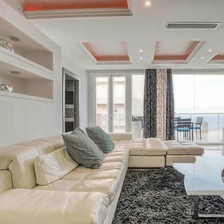 Oceanfront 3br Penthouse Luxury & Views In *