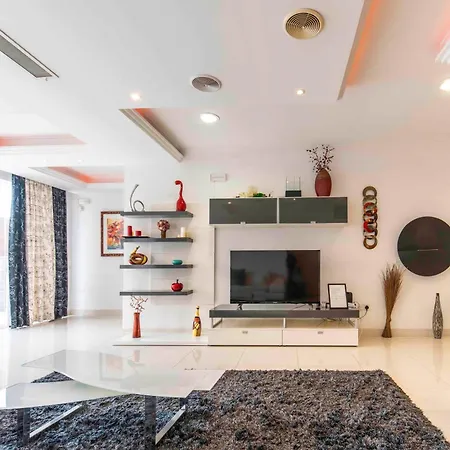 Oceanfront 3br Penthouse Luxury & Views In