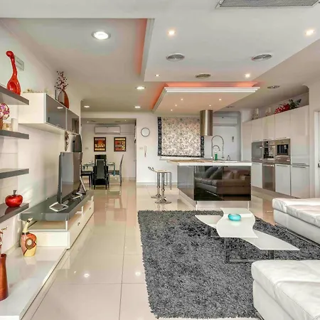 Oceanfront 3br Penthouse Luxury & Views In Apartament *