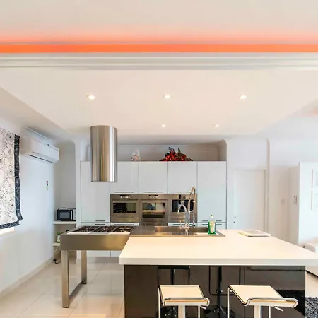 Oceanfront 3br Penthouse Luxury & Views In Sliema