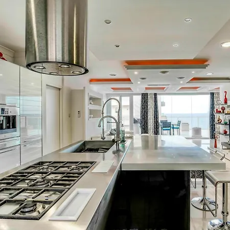 Daire Oceanfront 3br Penthouse Luxury & Views In *