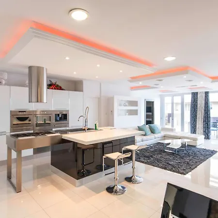 Oceanfront 3br Penthouse Luxury & Views In *