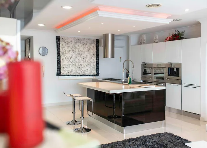 Oceanfront 3br Penthouse Luxury & Views In *