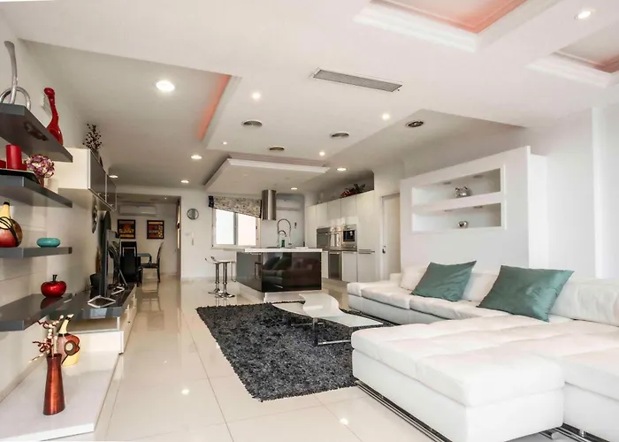 Oceanfront 3br Penthouse Luxury & Views In *